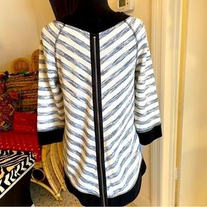 Chico’s Blue Knit Pullover Top! Great condition! 3/4 sleeves! Size 1